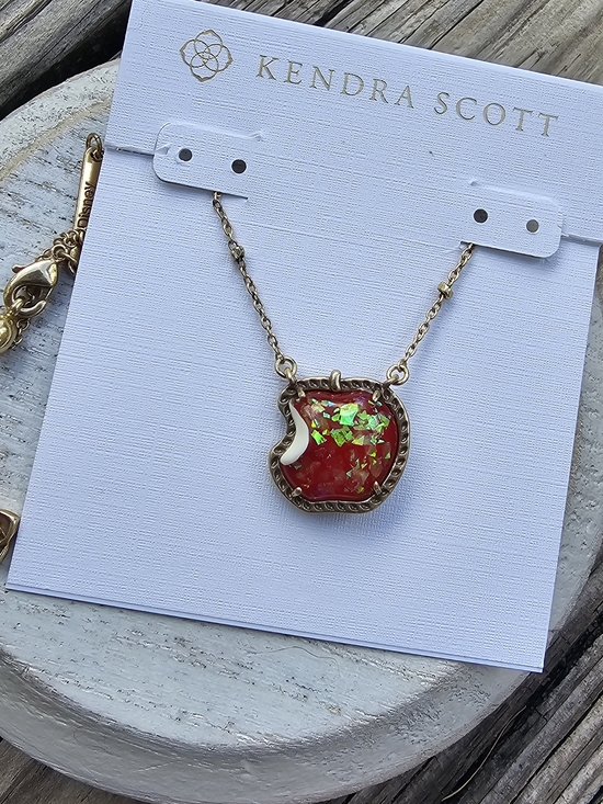 Kendra Scott Jewelry - Kendra Scott x Disney Snow White Poison Apple Necklace